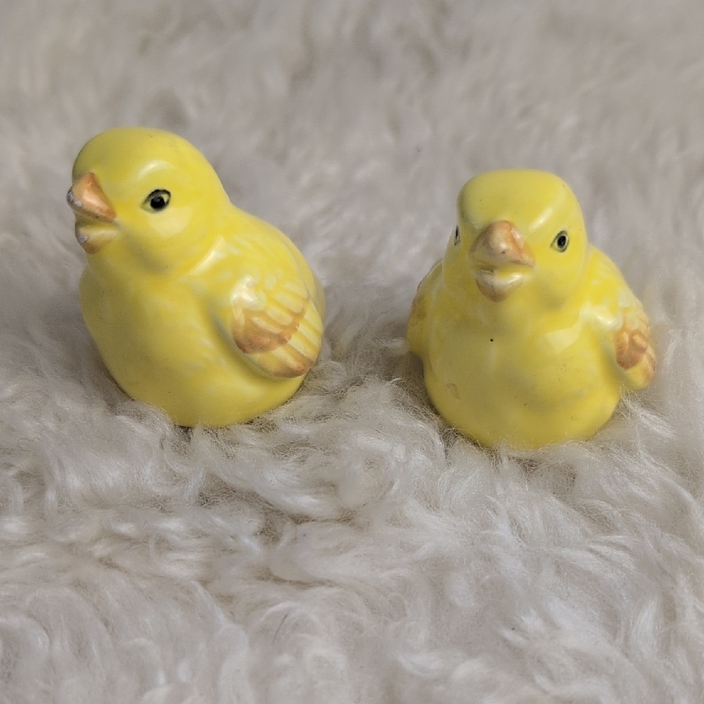 BUNDLE OF 2 MINI  VINTAGE SALT AND PEPPER SHAKER